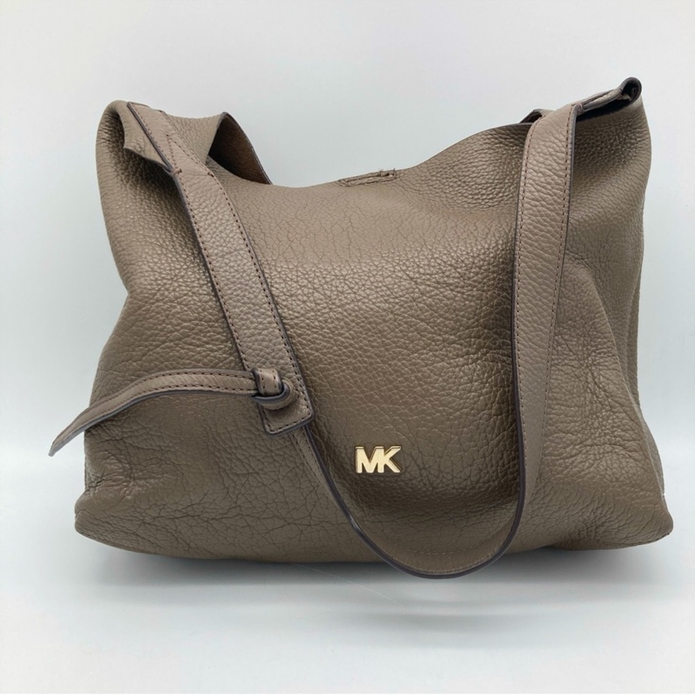 Michael Kors Junie Medium Pebbled Leather Shoulder Bag in Mushroom - Picture 2 of 10